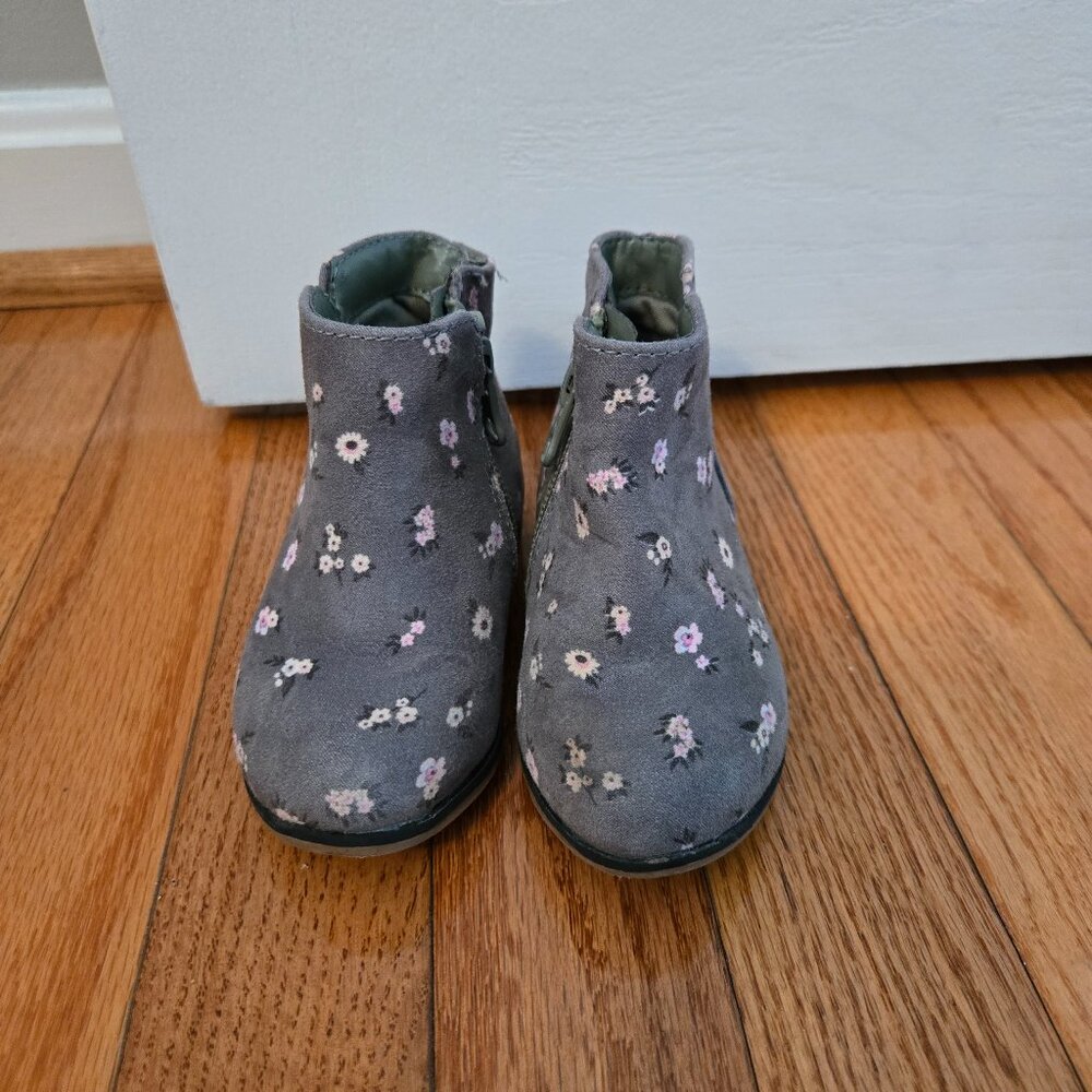 Girls size 5 toddler Cat and Jack gray floral boots